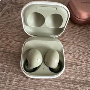 Samsung wireless earbuds